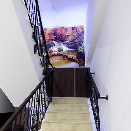 Carla'S Apartment, Airport & Train Station Shuttle ياش المظهر الخارجي الصورة