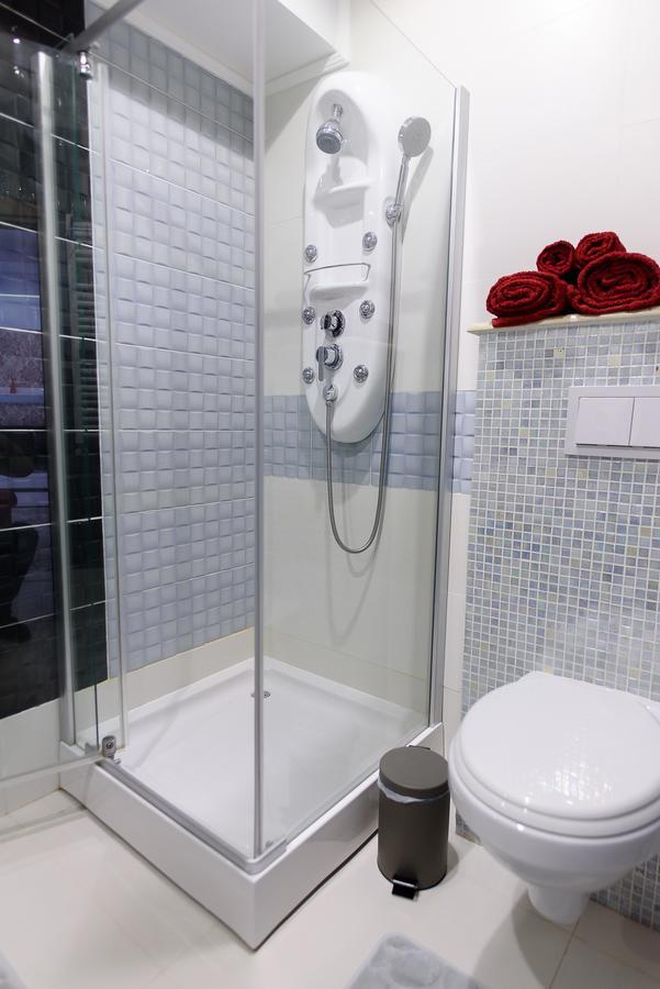 Carla'S Apartment, Airport & Train Station Shuttle ياش المظهر الخارجي الصورة