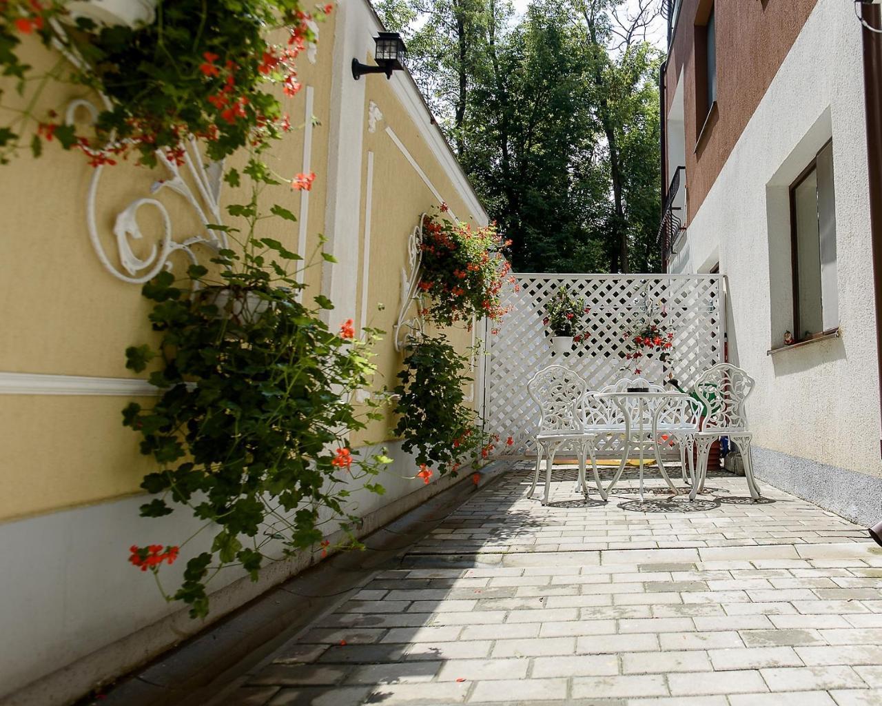 Carla'S Apartment, Airport & Train Station Shuttle ياش المظهر الخارجي الصورة