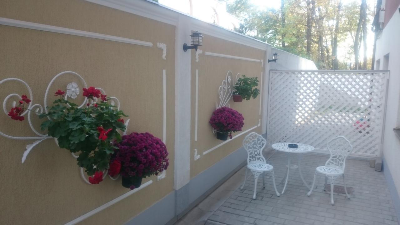 Carla'S Apartment, Airport & Train Station Shuttle ياش المظهر الخارجي الصورة
