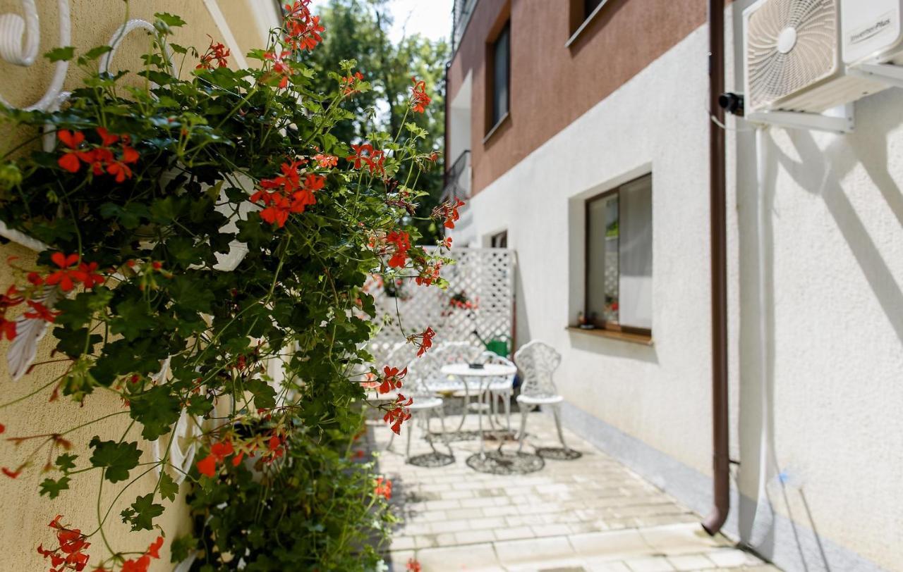 Carla'S Apartment, Airport & Train Station Shuttle ياش المظهر الخارجي الصورة
